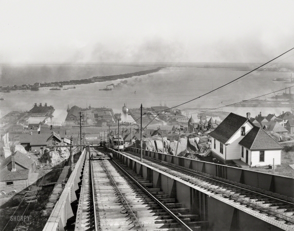 Photo showing: Duluth Incline Railway -- Circa 1905. Minnesota Point from Incline Railway, Duluth.