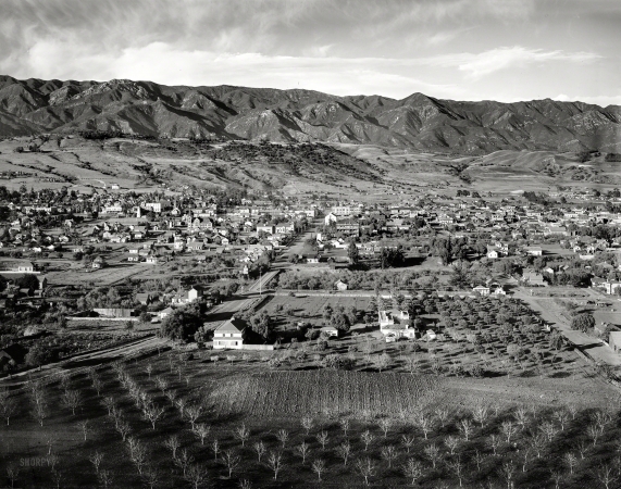 Photo showing: Santa Barbara -- Circa 1906. Santa Barbara, California -- General view from west.