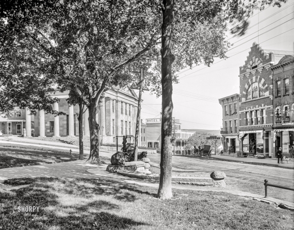 Photo showing: Newton, N.J. -- Circa 1900, the Sussex County Courthouse at High and Spring streets.