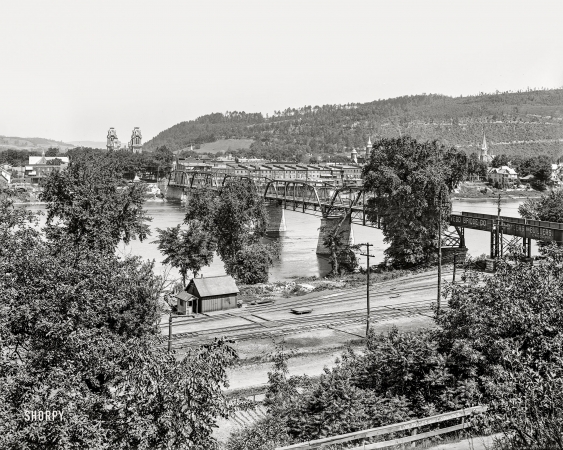 Photo showing: Over to Owego -- Tioga County, New York, circa 1901. General view of Owego, N.Y., and the Susquehanna.