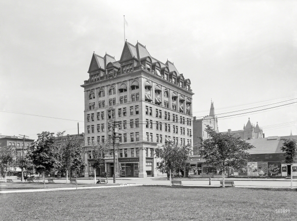 Photo showing: The Electric Building -- Scranton, Pennsylvania, circa 1901. Board of Trade and Linden Street.