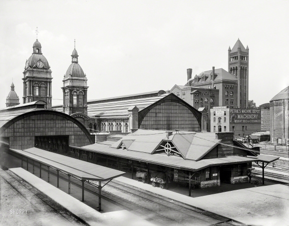 Photo showing: Toronto Depot -- Circa 1900. Union Depot, Toronto, Ontario.