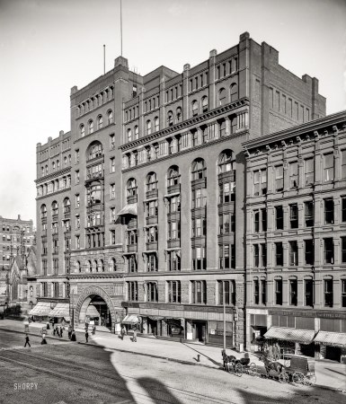 Photo showing: Arcade Pants Parlors -- Cleveland, Ohio, circa 1900. The Arcade Building, Superior Avenue.