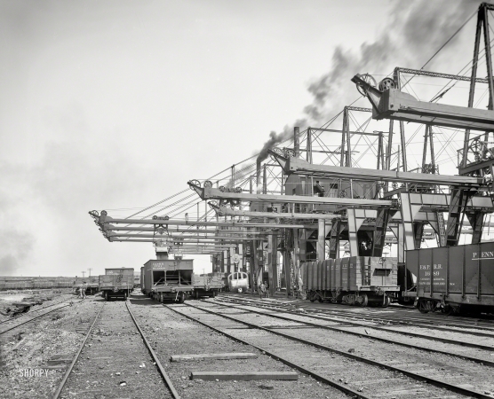 Photo showing: C and P -- Cleveland circa 1906. Cleveland & Pittsburgh ore docks.