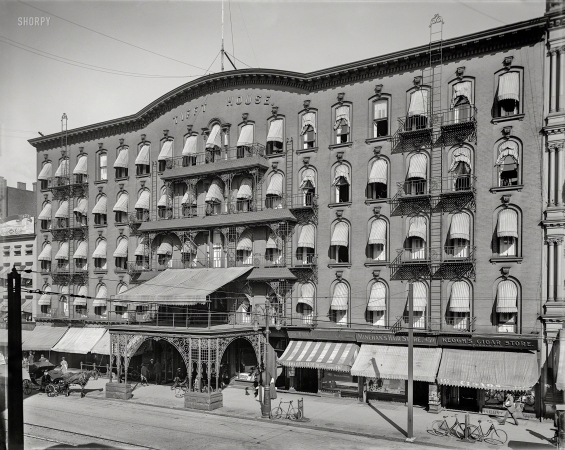 Photo showing: Tifft House -- Buffalo, New York, circa 1900. Tifft House, Main Street.