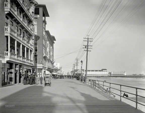 Photo showing: Bleak House Boardwalk -- Atlantic City, New Jersey, 1901. Boardwalk and Auditorium Pier.
