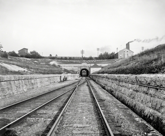 Photo showing: The Light in the Tunnel -- Circa 1900. St. Clair River tunnel. Port Huron, Michigan.