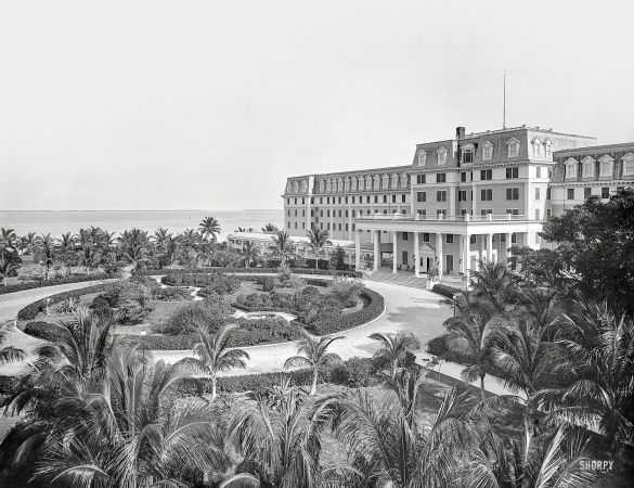 Photo showing: The Royal Palm -- Miami circa 1901. Hotel Royal Palm, west front.