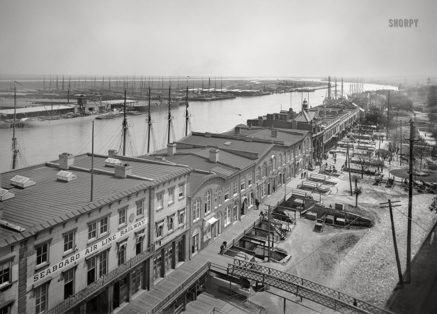 Photo showing: Savannah Riverfront -- Savannah, Georgia, circa 1901. Down the Savannah River.