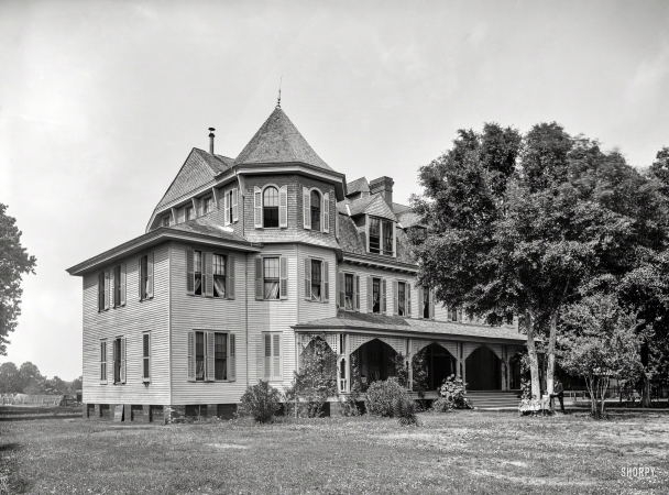 Photo showing: Magnolia Hotel -- Circa 1900. Magnolia Hotel, Pass Christian, Mississippi.