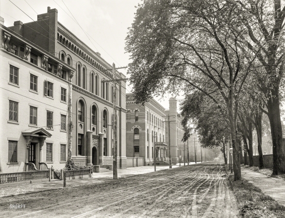 Photo showing: Yale Blue Highway -- New Haven, Connecticut, circa 1900. Sheffield Scientific School, Yale College.