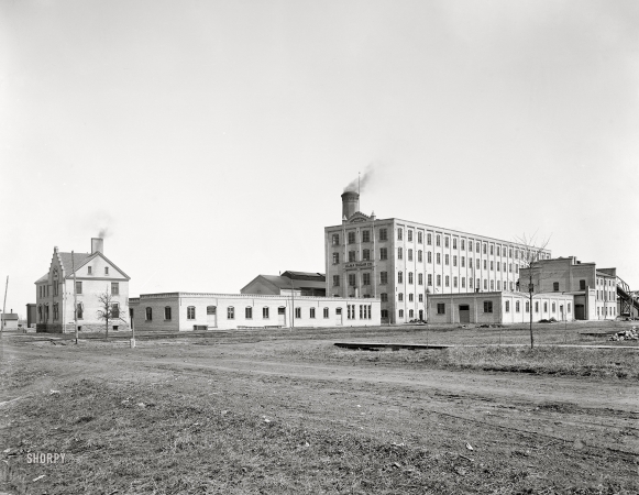 Photo showing: Alma Sugar -- Alma, Michigan, circa 1901. Alma Sugar Co. factory.