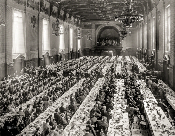 Photo showing: Alumni Banquet -- New Haven, Conn., circa 1902. Banquet in Alumni Hall (University Commons), Yale College.