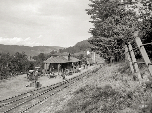 Photo showing: Fleischmanns Depot -- Delaware County, New York, circa 1902. Ulster & Delaware R.R. station, Fleischmanns, Catskill Mountains.