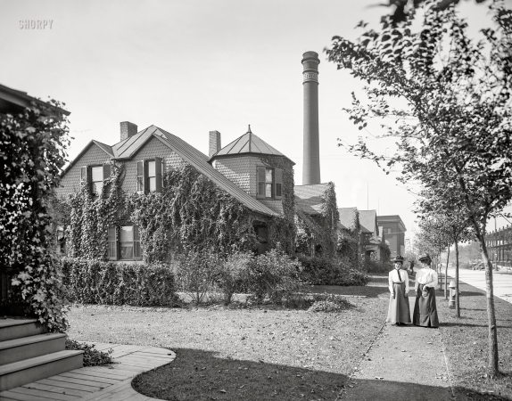 Photo showing: Viny Houses -- 1902. Characteristic employees' home, National Cash Register, Dayton, O.