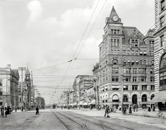 Photo showing: Poo Corner -- Circa 1902. Main Street -- Dayton, O.