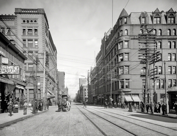 Photo showing: Forsooth, Duluth -- 1902. Superior Street, Duluth, Minnesota.
