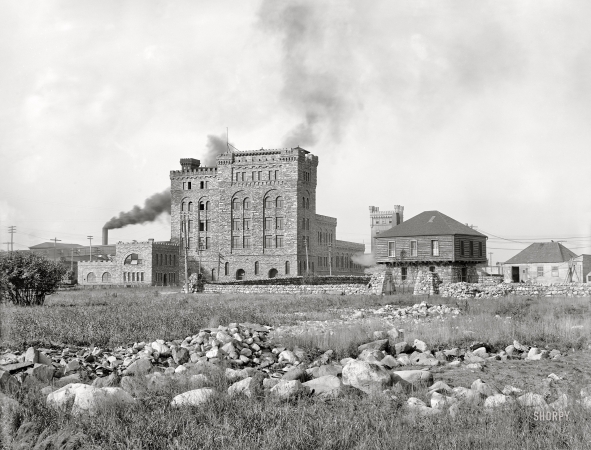 Photo showing: The Paper Castle -- Circa 1902. Sulphite paper mill and old blockhouse. Sault Ste. Marie, Ontario.