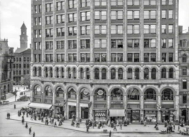 Photo showing: Majestic Lunch -- 1909. Detroit's Majestic Building with ServSelf Lunch in Basement.