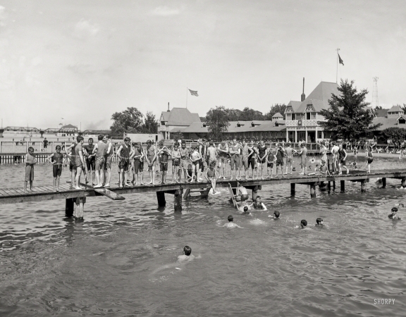 Photo showing: The Boys of Belle Isle -- Detroit circa 1903. Swimming pool at Belle Isle.