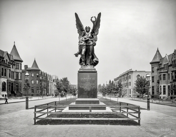 Photo showing: Gloria Victis -- Baltimore circa 1903. Confederate Soldiers' and Sailors' Monument, Mount Royal Avenue.