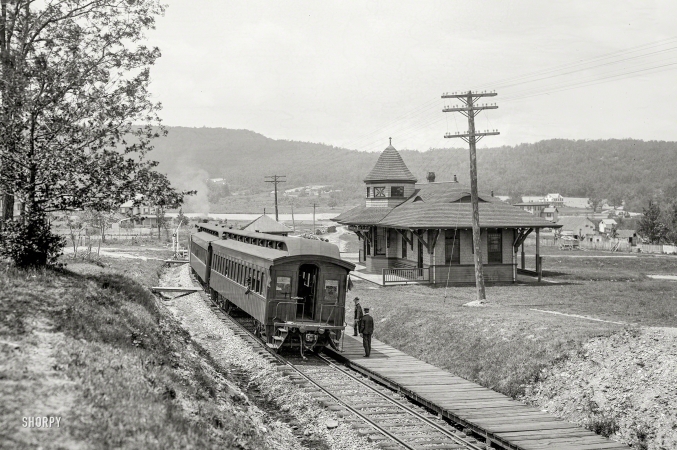 Photo showing: Mountain Retreat -- Washington County, Maryland, circa 1905. Buena Vista Springs station at Pen-Mar.