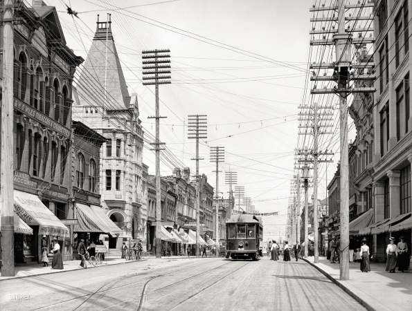 Photo showing: Government Street -- Victoria, British Columbia, circa 1903.