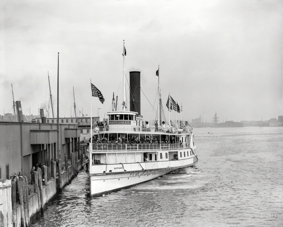 Photo showing: Ancients and Honorables -- Boston, 1903. London Ancients and Honorables leaving Rowe's wharf on steamer Nantasket for harbor trip.