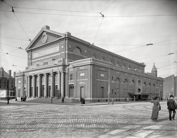 Photo showing: The Great Creatore -- Symphony Hall in Boston circa 1903.