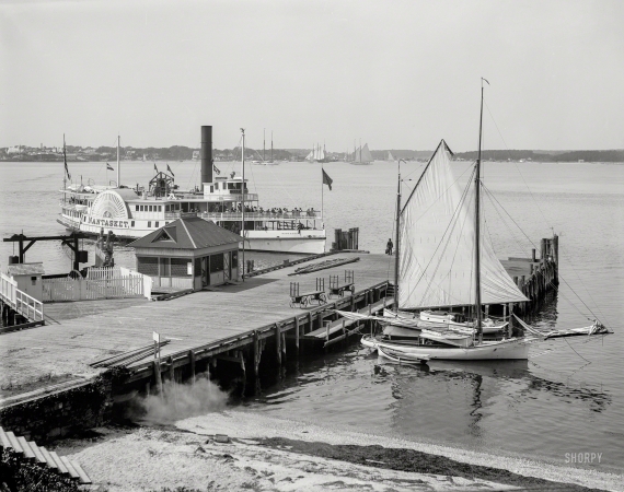 Photo showing: More Manhanset -- Shelter Island, New York, circa 1904. Landing at Manhanset Manor.