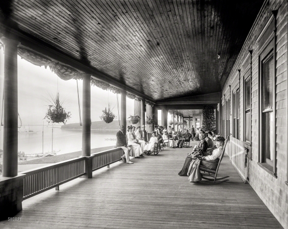 Photo showing: Island Rockers -- Circa 1904. North veranda, Manhanset House, Shelter Island, N.Y.