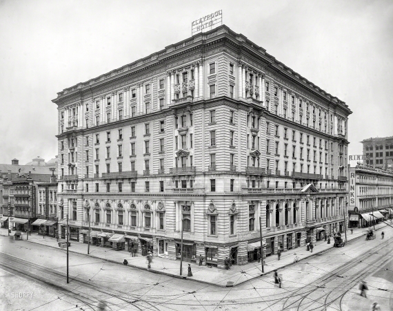 Photo showing: The Claypool -- Indianapolis, Indiana, circa 1904. Claypool Hotel, Washington and Illinois Streets.