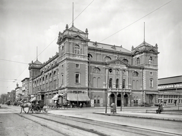 Photo showing: Tomlinson Hall -- Indianapolis, 1904. Tomlinson Hall, Delaware and Market streets.