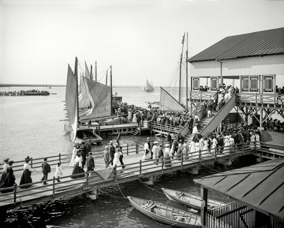 Photo showing: A.C. Pier -- The Jersey Shore in 1904. Pier at the inlet, Atlantic City.