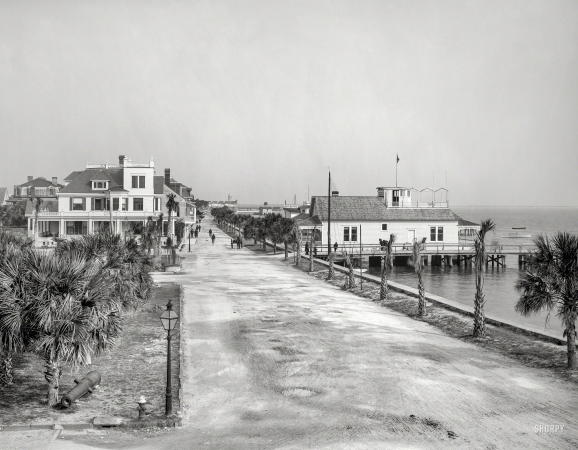 Photo showing: HOT BATHS -- St. Augustine, Florida, circa 1904. Bay Street and seawall.