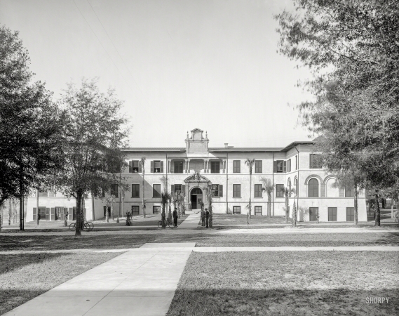 Photo showing: Stetson U -- DeLand, Florida, circa 1904. School of Technology and Hall of Science, John B. Stetson University.