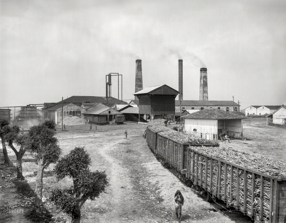 Photo showing: La Dulce Vida -- Cuba circa 1904. The old sugar mill at Finca near Havana.