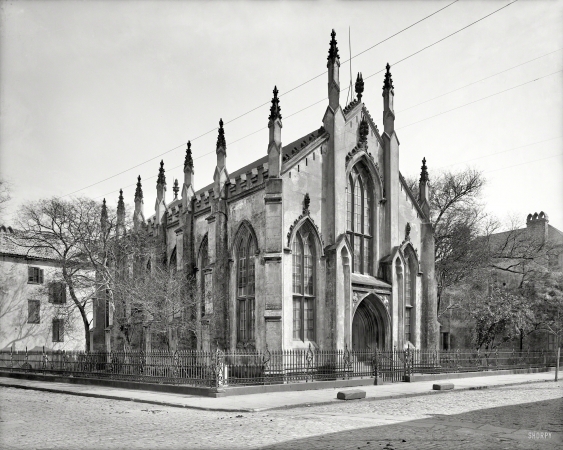 Photo showing: Avenging Angles -- Circa 1904. Huguenot Church -- Charleston, S.C. When Pointy met Spiky.