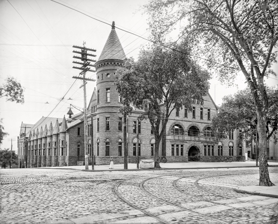 Photo showing: Albany Armory -- Albany, New York, circa 1905. Armory, 10th Battalion, New York National Guard.