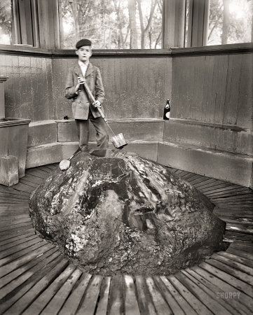Photo showing: Big Dipper -- Circa 1906. Interior, High Rock Spring, Saratoga, N.Y.