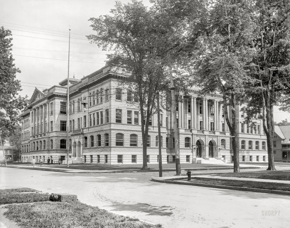 Photo showing: Central Tech -- Syracuse, New York, 1904. Central Technical High School, Warren and Adams streets.