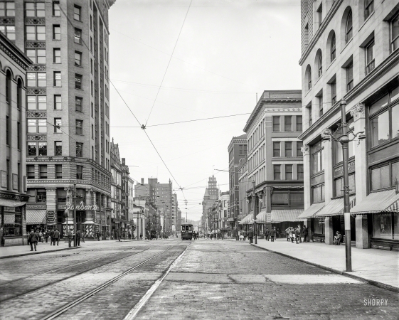 Photo showing: Retail Rochester -- Rochester, New York, circa 1904. East Main Street at South Avenue and St. Paul Boulevard.