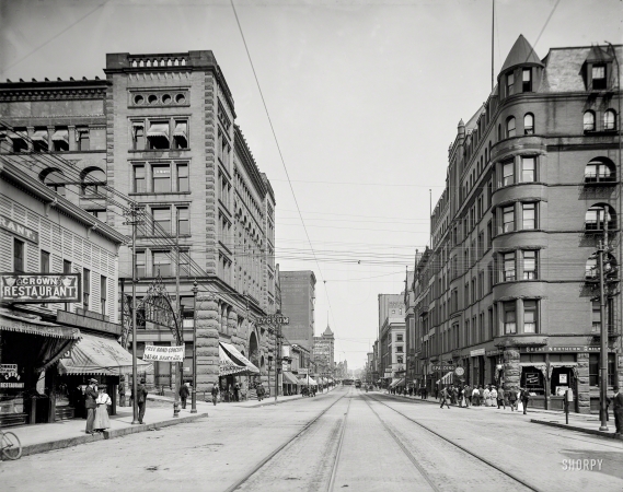 Photo showing: Crown Restaurant -- Superior Street, Duluth, 1904.