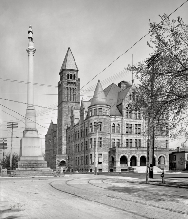 Photo showing: Liberty and Union. -- 1904. Steele High School and Soldiers' Monument, Dayton, O.