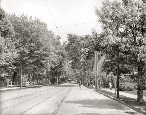 Photo showing: Idyllic Avenue -- Hartford, Connecticut, circa 1905. Farmington Avenue.