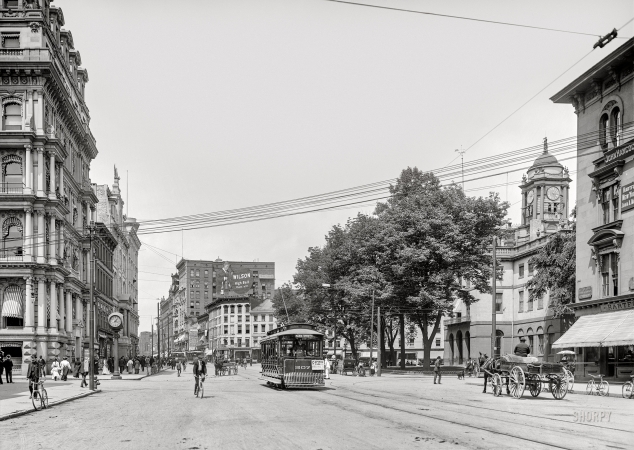 Photo showing: Good Afternoon -- Hartford, Connecticut, circa 1905. Main Street and City Hall.