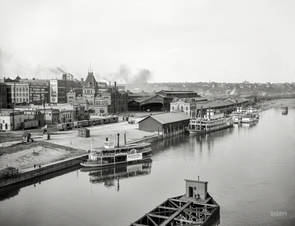 Photo showing: Union Depot III -- The Mississippi River circa 1905. Union Depot and steamboat landing at foot of Jackson Street, St. Paul, Minnesota.