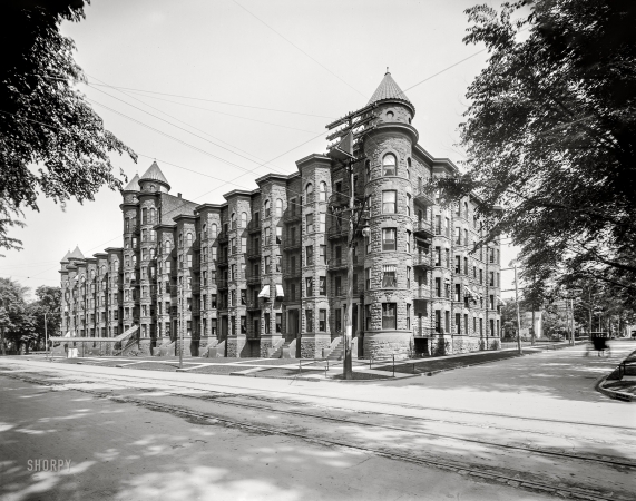 Photo showing: The Olbiston -- Circa 1906. The Olbiston (apartment house), Genesee Street, Utica, N.Y.