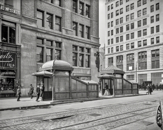 Photo showing: Subway Uptown -- Circa 1905. Subway entrance and exit kiosks, East 23rd Street, New York City.