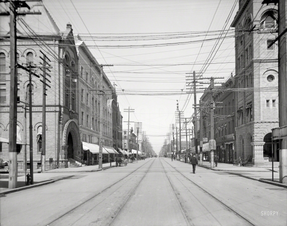Photo showing: Wash. Ave. -- 1905. Washington Avenue, Newport News, Virginia.